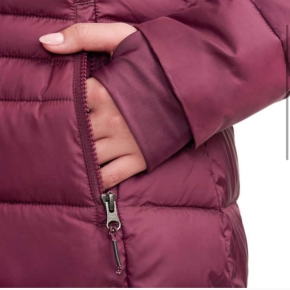 M • Lole • Packable Hooded Puffer Jacket - Burgundy - Picture 2 of 3